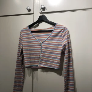 Färgglad topp - Topp från Shein, aldrig använd. Grym kvalité.