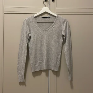 Långärmad tröja - Bommulströja, skön, stretchig och basic. Skriv för fler frågor eller bilder :)