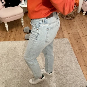 Ljusblå jeans från bik bok 💛 - Snygga jeans från bik bok. Raka i modellen med snygga fickor. Fint skick/som nya. 