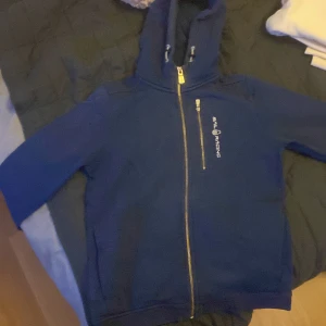 Tröja - 7/10 skick matinblå 160 lång kan gå ner i pris