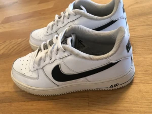 Svarvit nike - Svart/vit