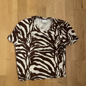 söt t-shirt  - nästan oanvänd. Nypris 399