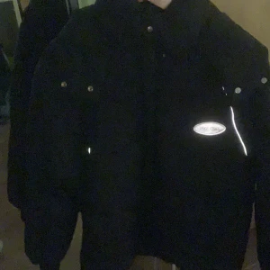 Vinterjacka - En riktigt varm vinterjacka, håller dig varm, bra kvalitet och aldrig använd. 