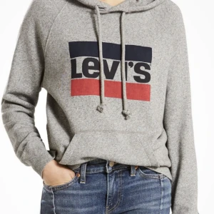 Levi’s Hoodie  - Fin hoodie som knappt är använd!  Pris går att diskutera!!! Går me på de mesta :)