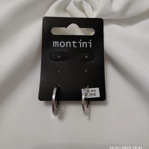 Örhängen i silver  - Jättefina oanvända örhängen i silver från Ur&Penn.  Nypris - 69kr. 