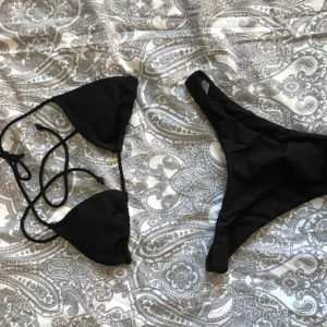 Svart bikini - Helt ny svart bikini inte testad Strl M (ser ut att vara en lite mindre M) Öppen för byten och prisförslag