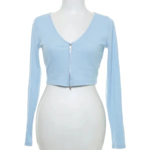 Långärmad tröja från shein - Jättegullig ljusblå tröja från shein, i fint skick! Strl S. 