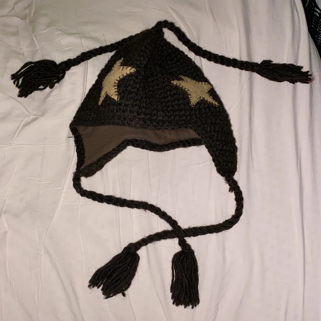 stickad mössa med stjärnmotiv - 90