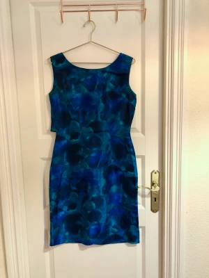 Blå vintage klänning 1900-tal - Blå vintage klänning i fint skick.