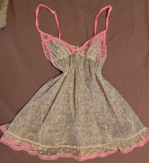 Victorias secret babydoll coquette  - Säljer den här vintage Victorias secret babydoll linne som inte kommer till användning! 💕Frakten är 45kr