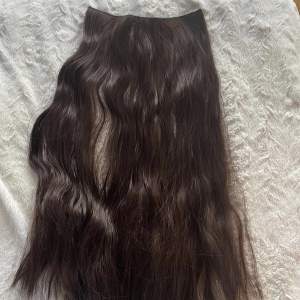 Löshår oäkta med clips 60 cm ca  fint tjockt hår till en hel hår förlängning.