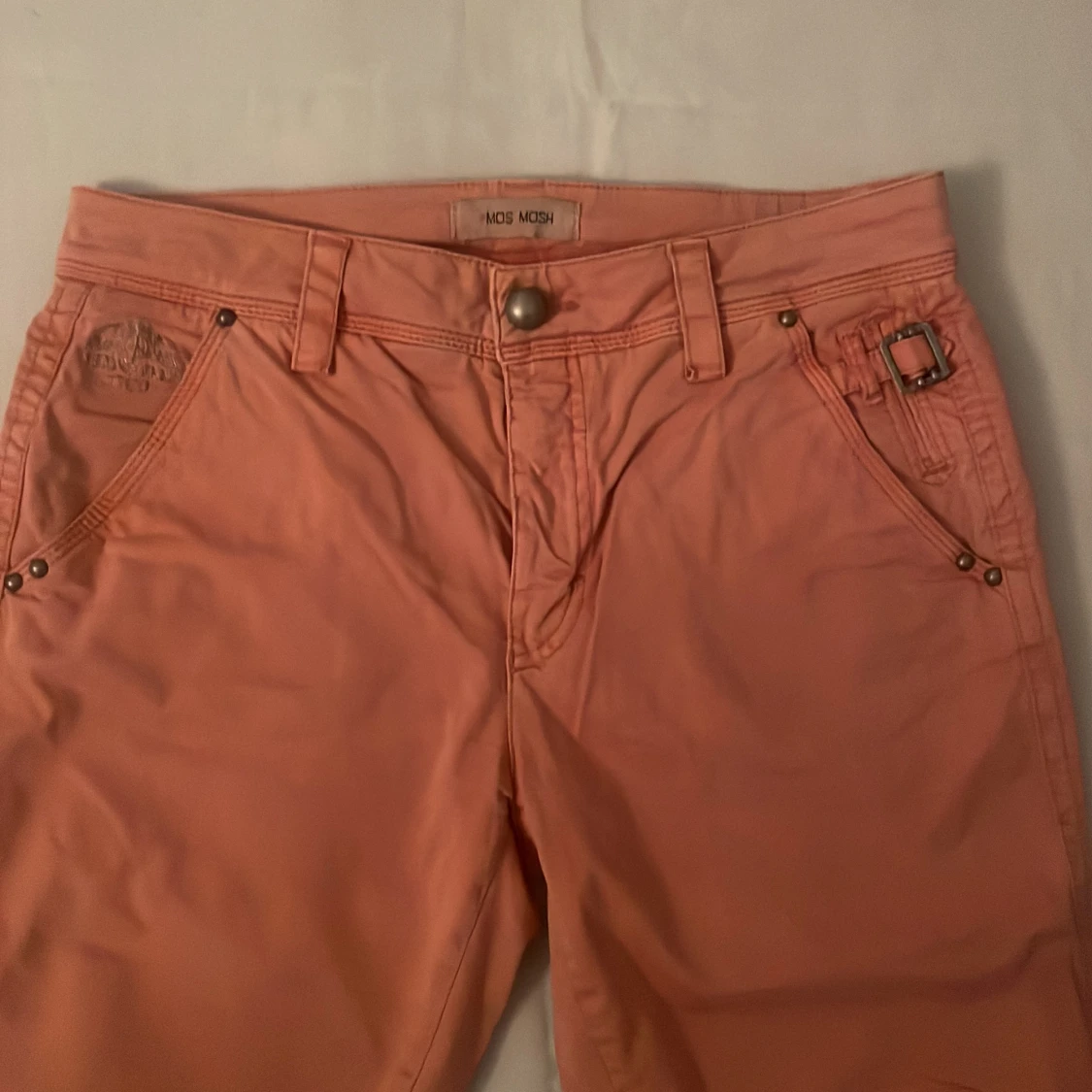 Chinos med detaljer - 90