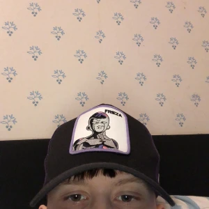 Keps - Keps med dragon ball z tema. Slutsåld nästan överallt