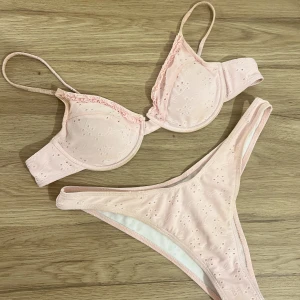 Rosa bikini - Oanvänd!! Storlek L men sitter som en S alltså för liten för mig! 