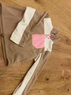 Fleecetröja  - Föeecetröka från Monki storlek S aldrig använd 