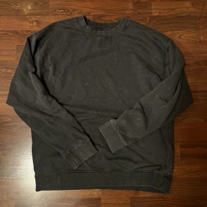 Basic sweatshirt  - Storlek M känns som L