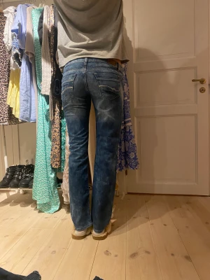 Levis jeans - Så snygga lågmidjade jeans i cool tvätt
