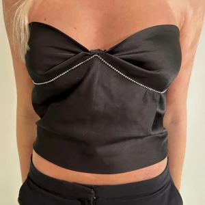 Bandeautopp - Storlek S/M. Köp här eller via instagram DM @bandeau_dsgn.uf Betalning sker via swish✨