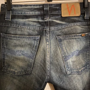 Nudie jeans  - Favvo lowwaist jeans men bytt stil så säljer!!  Skriv för fler bilder! Super sköna och snygga💕💕