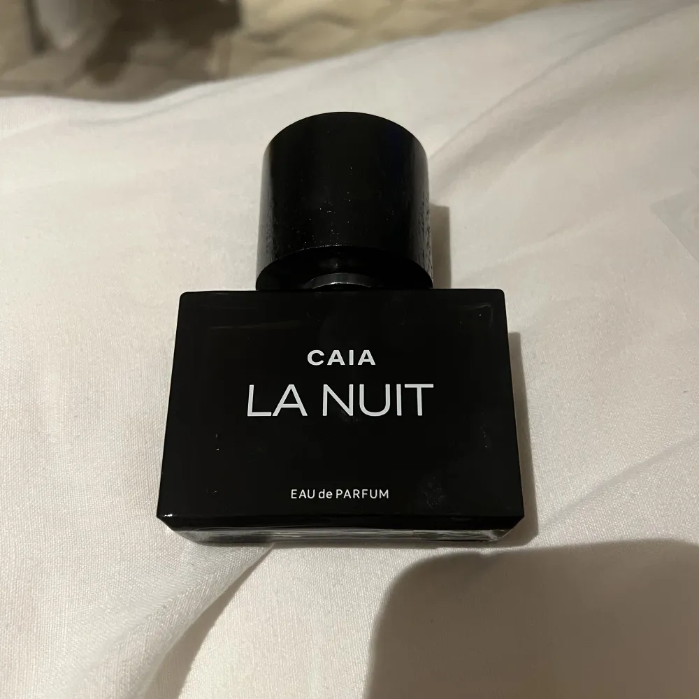 Säljer denna caia parfymen La Nuit, helt oanvänd. Slut på hemsidan för tillfället, säljer för 100 kr billugare. Övrigt.