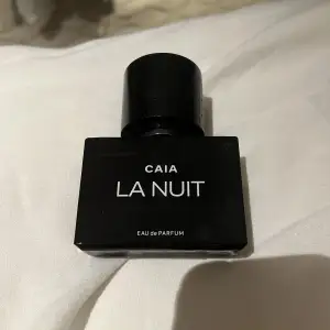 Säljer denna caia parfymen La Nuit, helt oanvänd. Slut på hemsidan för tillfället, säljer för 100 kr billugare