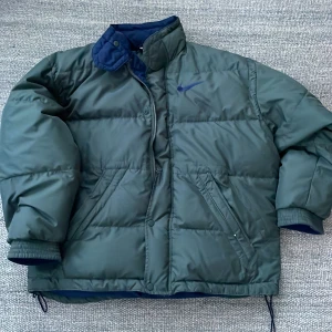 Nike vintage jacka  - Fint jacka i fint skick! Size M  Sitter snyggt oversized  