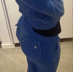 Juicy couture  - Säljer mina juicy couture pågrund av att jag inte gillar färgen använda 3ggr och inga defekter betalning sker via Swish 