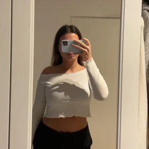 Off shoulder topp - Använd ett fåtal gånger! Super fin off shoulder topp!