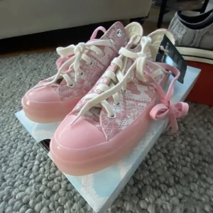 Convese  - Helt nya 41,5 400kr