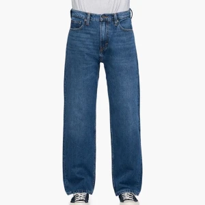 Levi’s Baggy Jeans  - Farsdag present som ej passade, glömde returnera så hoppas jag hittar en ny ägare till dessa superfina jeans här på plick!!    OBS, första bilden är ej samma tvätt, utan bara så man ser hur den sitter på!! 