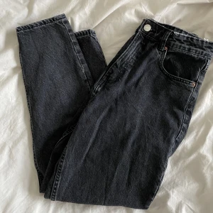 Momjeans från Ginatricot i storlek 38💕 - 💕