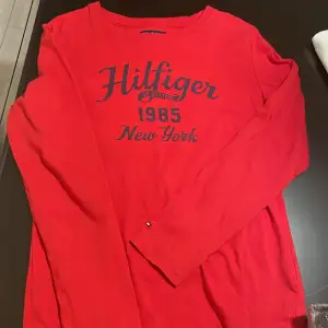 Tommy Hilfiger röd bomulls tröja! Ny 