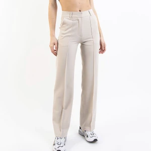 Madlady Kostymbyxor  - Superfina. Använd en gång! Köpt för 599:-  Högmidjade, EU 36 Längd: 28 (Short)