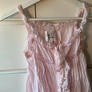 Klänning/ - Säljer denna jättefina klänning eller nattlinne som är min mammas gamla💕 80kr+frakt