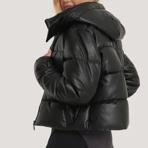 Nakd jacka  - Säljer min fina och varma läderjacka från NAKD i gott skick! Knapparna i fickorna funkar inte man inget som syns. Säljer då den inte längre kommer till användning. Om ni är intresserade eller han några frågor är det bara att höra av er💗💗köpt för 639 kr