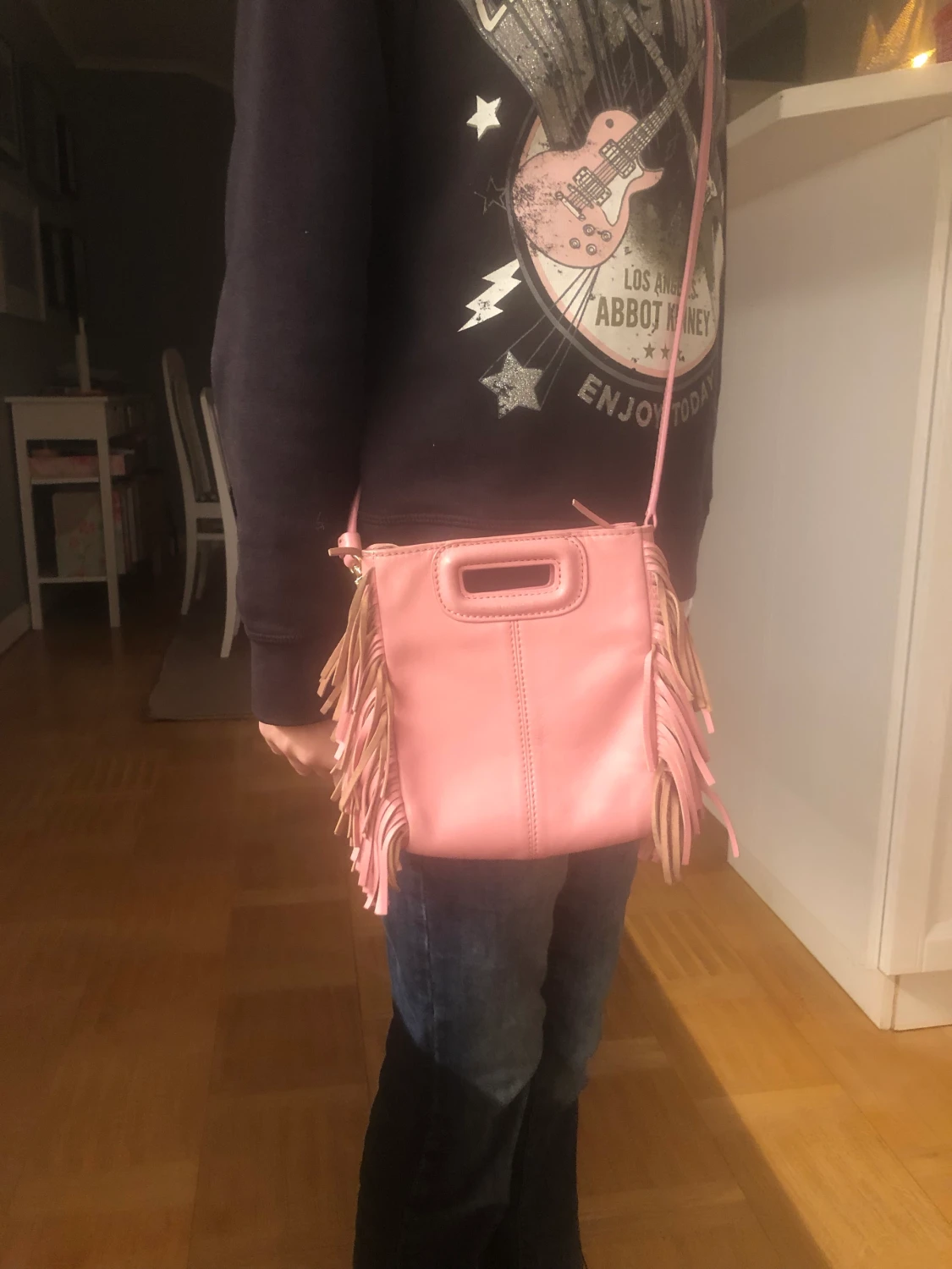 Säljer min super snygga maje väska i storlek liten i rosa ny pris 2400 från butik