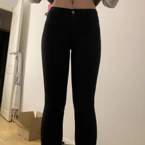 Jeans  - Vanliga svarta Molly jeans från Gina tricot i storlek XS men passar även S. 