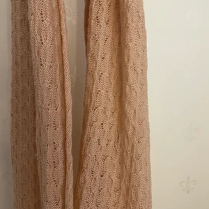 Halsduk  - Beige rosa halsduk. Använd 2 gånger