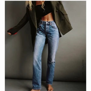 Zara jeans  - Jättesnygga zara jeans! Slutsålda på hemsidan och nästan aldrig använd! Vid snabb affär kan jag betala för frakt!