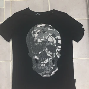   philipp plein t-shirt - Kan bytas! Storlek XXL passar för folk runt 175-180