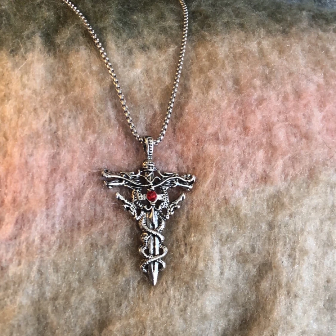 svärd kors halsband  - 90