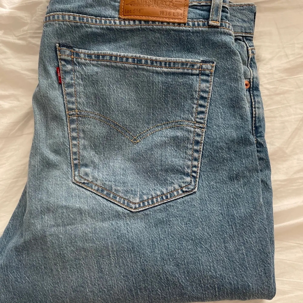 Säljer min killes 514 levis straight jeans. Bra skick! Hör av er vid frågor. Köparen står för frakt. . Jeans & Byxor.