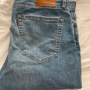 Säljer min killes 514 levis straight jeans. Bra skick! Hör av er vid frågor. Köparen står för frakt. 