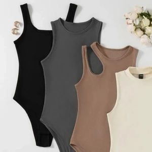 Strl S - Säljer den svarta bodyn. Säljer pga att den var för liten för mig på längden (är 168) Aldrig använd. Nypris 280 för alla (70 för 1) säljer för 30kr