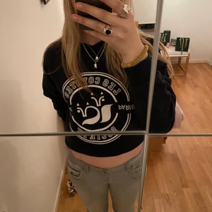 Les coyotes de Paris tröja - Så fin och skön tröja från Les Coyotes De Paris💓 Passar till allt! Nypris ca 1000, säljer för 300❤️‍🔥