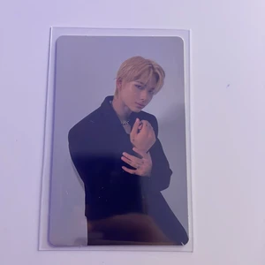 Ni-ki photocard POB D:A - Dimension:answer POB från weverse shop. Säljer för 80kr+ frakt. frakten kostar 13kr. skriv privat för mer bilder och information. Kan tradea men isåfall bara mot yeosang från ateez photocards
