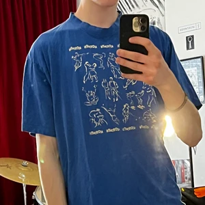 Korpen T-Shirt - Snygg blå tröja från Korpen, lite trevligt oversized.