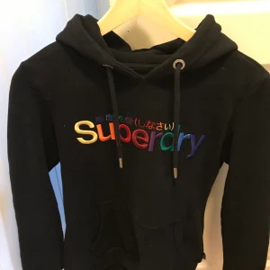 Ny hoodie - Köpte den för ett tag sen men har blivit för liten nu för mig, den är super skön och mysig