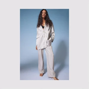 Kostym - Köp hela för 300 kr, eller byxorna för 120 kr! (Säljer dock inte kavajen utan byxorna!!)