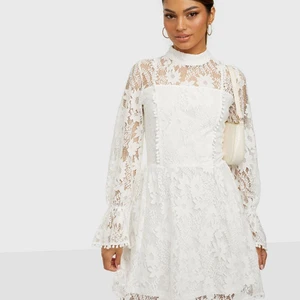 Studentklänning - Klänning från Parisian som inte säljs längre. Aldrig använd.